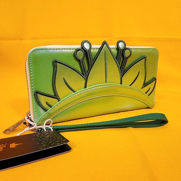 Loungefly Disney Princess & The Frog Tiana Crown Iridescent Wristlet Wallet NEW - Picture 2 of 12